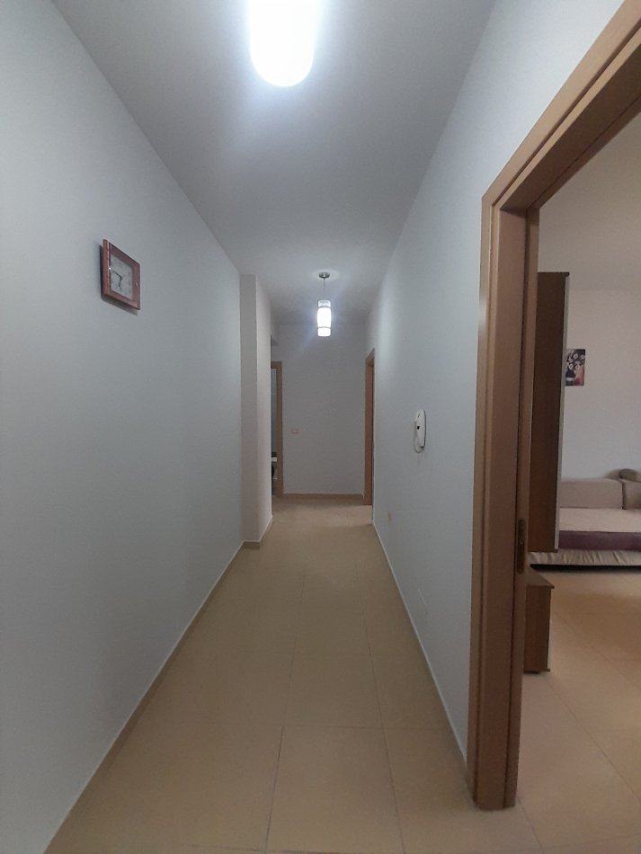 Tirane, jepet me qera apartament 2+1+Ballkon Kati 6, 90 m² 500 € (Rruga 5 Maj, Concord Center)