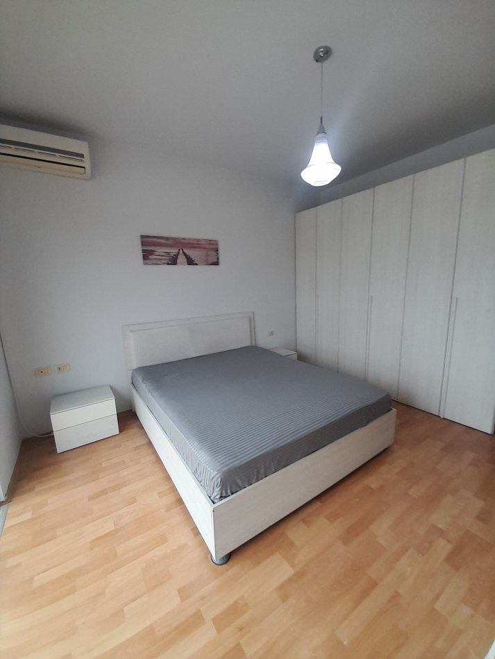 Tirane, jepet me qera apartament 2+1+Ballkon Kati 6, 90 m² 500 € (Rruga 5 Maj, Concord Center)