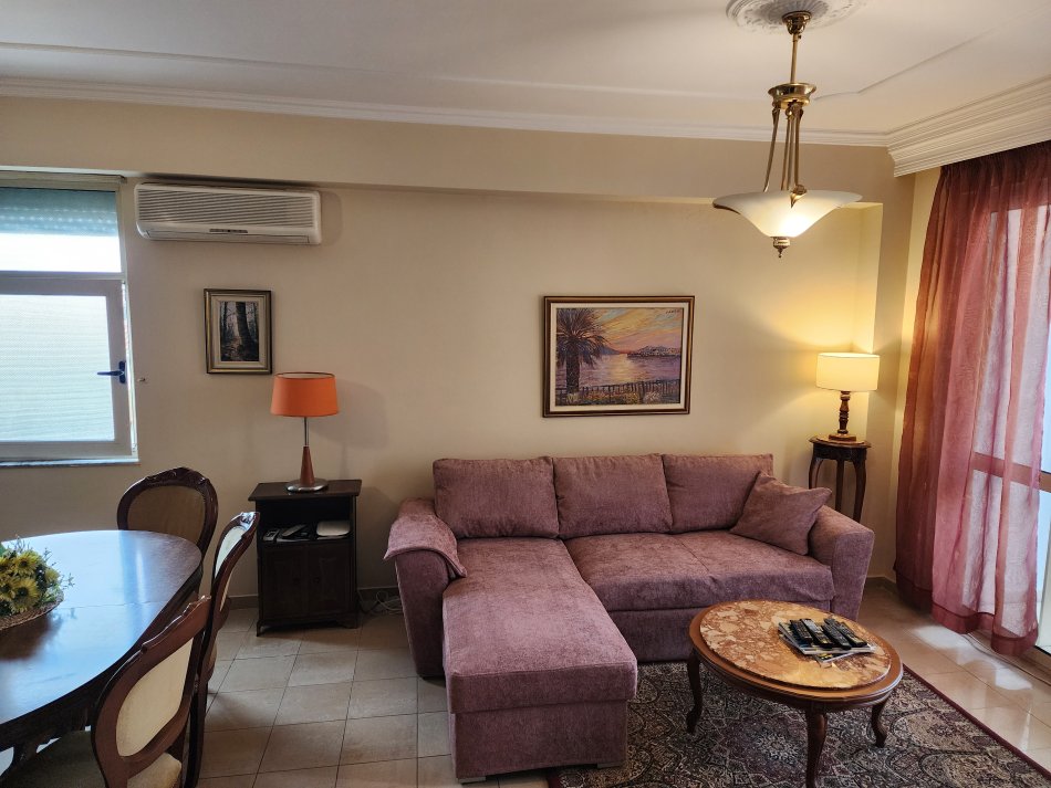 Tirane, jepet me qera apartament 2+1+Ballkon Kati 7, 90 m² 799 € (BLLOKU)