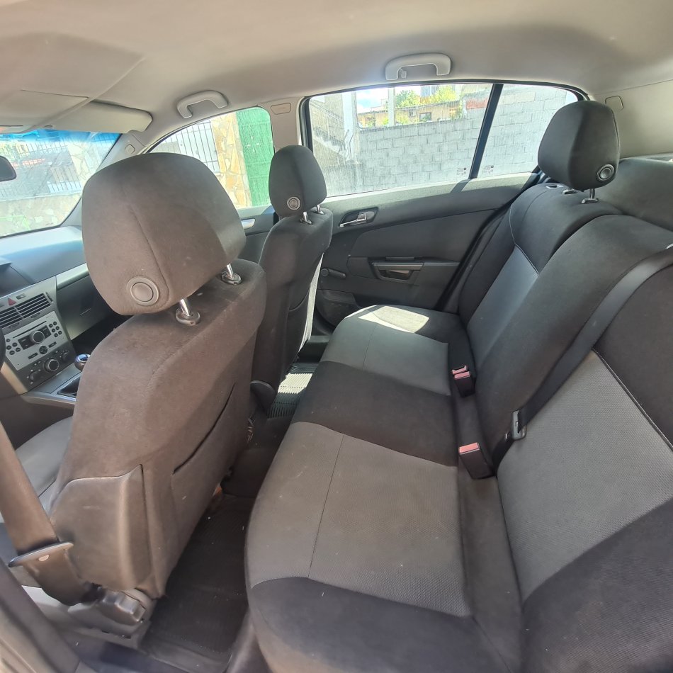 Tirane, shes Opel Astra Nafte, gri e erret manuale Kondicio,1800€ (i negociueshem pasi te shihet makina) 230.000 km