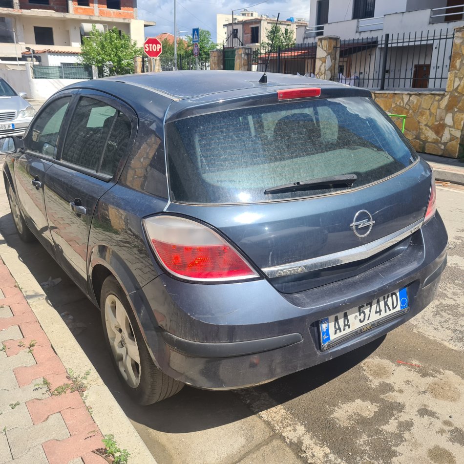 Tirane, shes Opel Astra Nafte, gri e erret manuale Kondicio,1800€ (i negociueshem pasi te shihet makina) 230.000 km