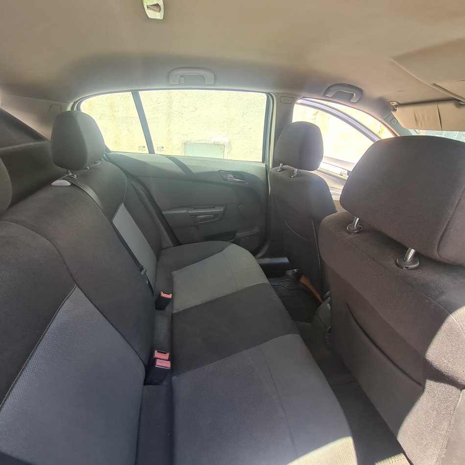 Tirane, shes Opel Astra Nafte, gri e erret manuale Kondicio,1800€ (i negociueshem pasi te shihet makina) 230.000 km