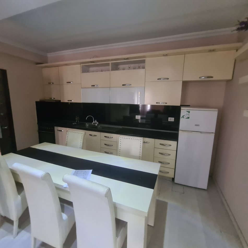 Tirane, shes apartament 2+1+Ballkon Kati 4 pa ashensor, cmimi 120.000 € (Rruga e Dajtit)