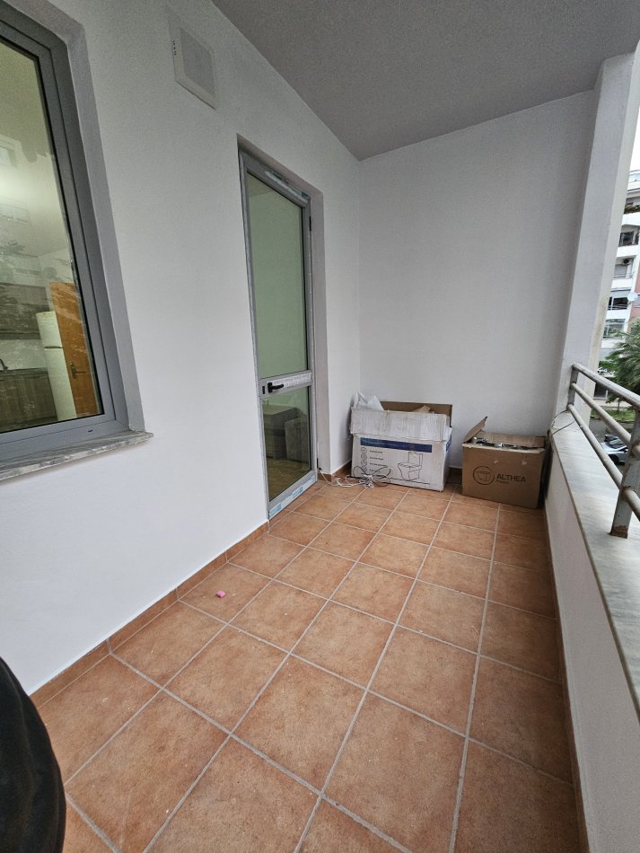 Tirane, jepet me qera apartament 2+1+Ballkon Kati 2, 98 m² 350 € (Fresk / shkolla 17 shkurti)