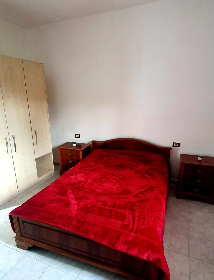 Tirane, jepet me qera shtepi 1+1 Kati 1, 70 m² 280 € (Hasan Meniku)