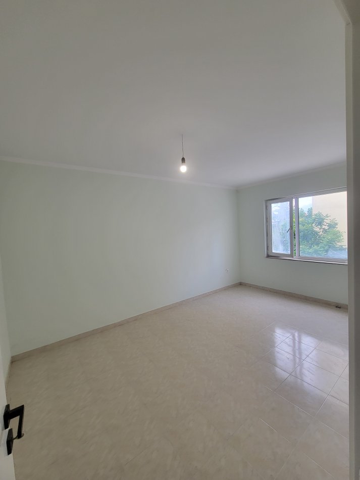 Tirane, jepet me qera apartament 2+1+Ballkon Kati 2, 145 m² 500 € (Dritan Hoxha)
