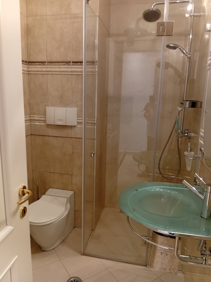 Tirane, jepet me qera apartament 2+1+Aneks+Ballkon Kati 8, 140 m² 1.800 € (Ish Bllok prane Gardes)
