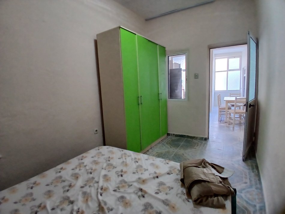 Tirane, jepet me qera apartament 1+1+Aneks Kati 1, 65 m² 400 € (Prane shkolles se kuqe)