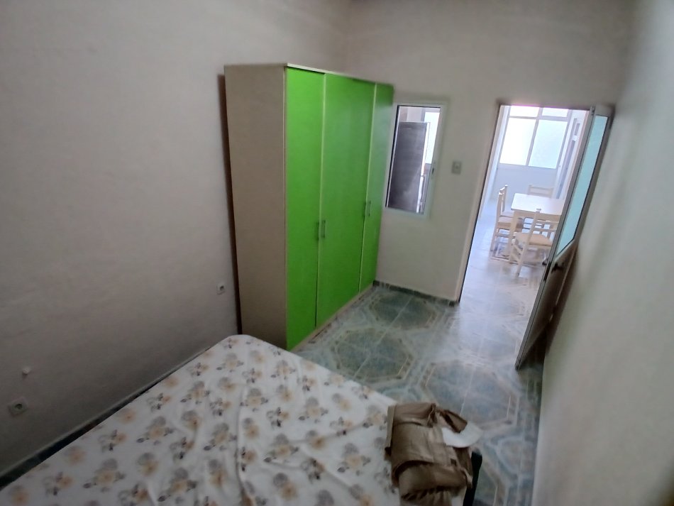Tirane, jepet me qera apartament 1+1+Aneks Kati 1, 65 m² 400 € (Prane shkolles se kuqe)
