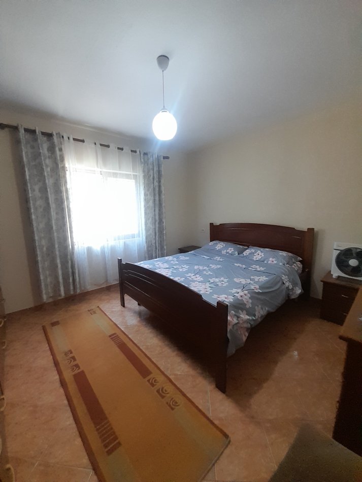 Tirane, jepet me qera Vile 1+1+Ballkon Kati 1, 70 m² 400 € (Pranë Resorant Bujtina e Gjelit)