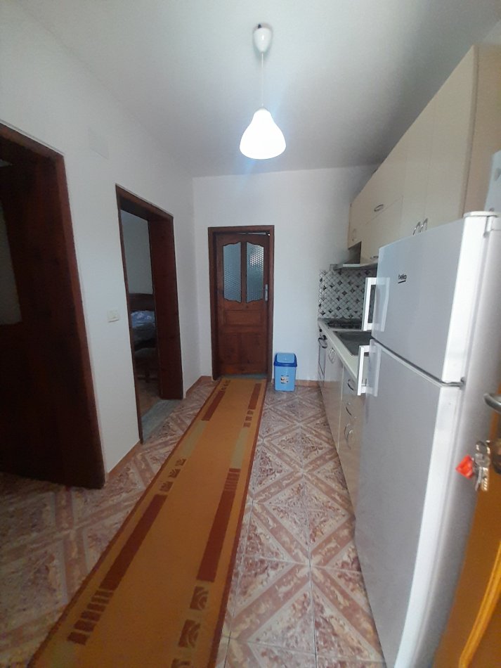 Tirane, jepet me qera Vile 1+1+Ballkon Kati 1, 70 m² 400 € (Pranë Resorant Bujtina e Gjelit)