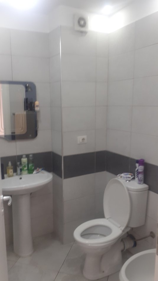 Tirane, jepet me qera apartament 1+1+Ballkon Kati 6, 76 m² 500 €
