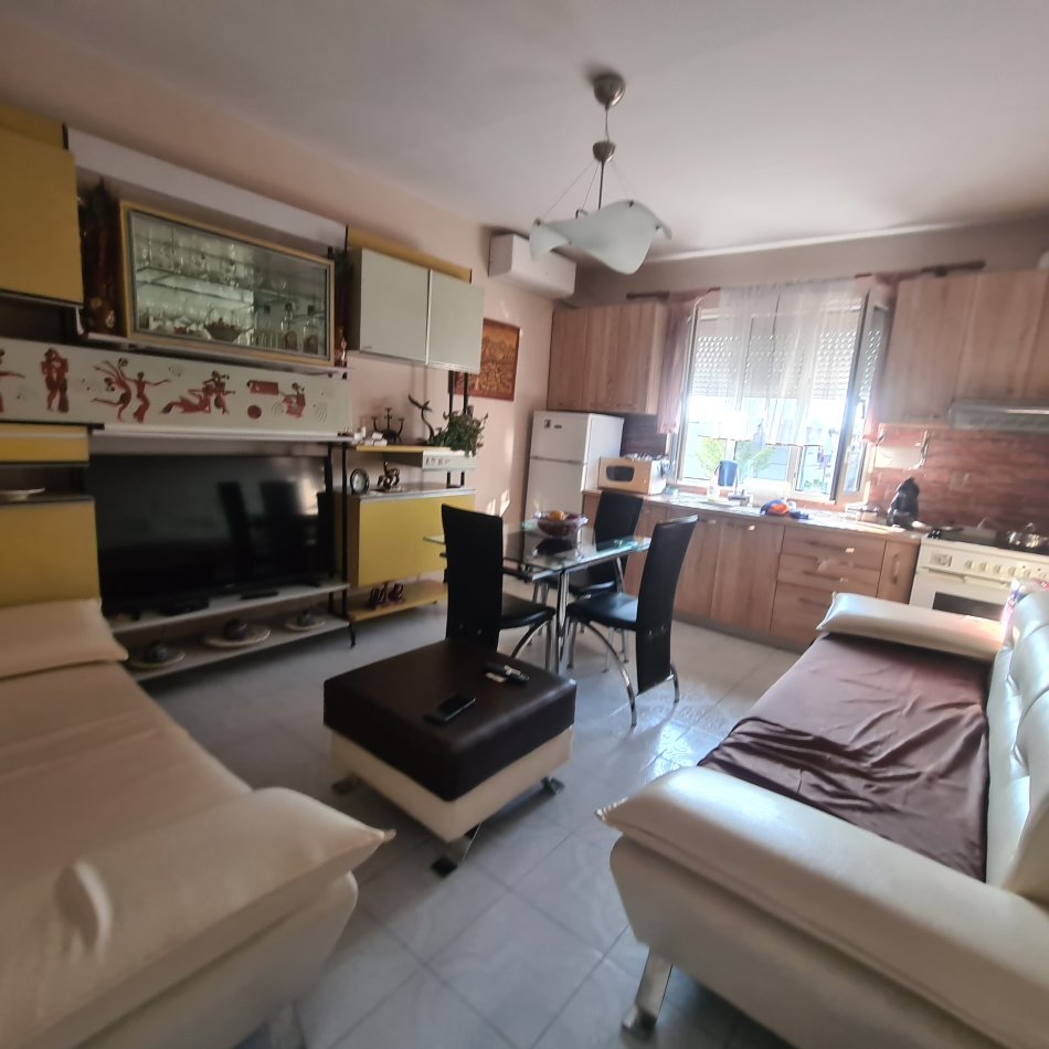Laprak,  jap 2+1+Ballkon, Kati 5, 85 m² 550 € (Kupola)