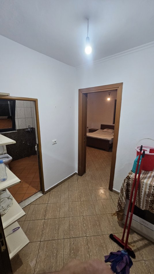 Tirane, jepet me qera shtepi 1+1+Ballkon Kati 1, 60 m² 180 € (Shpetim Zajmi)