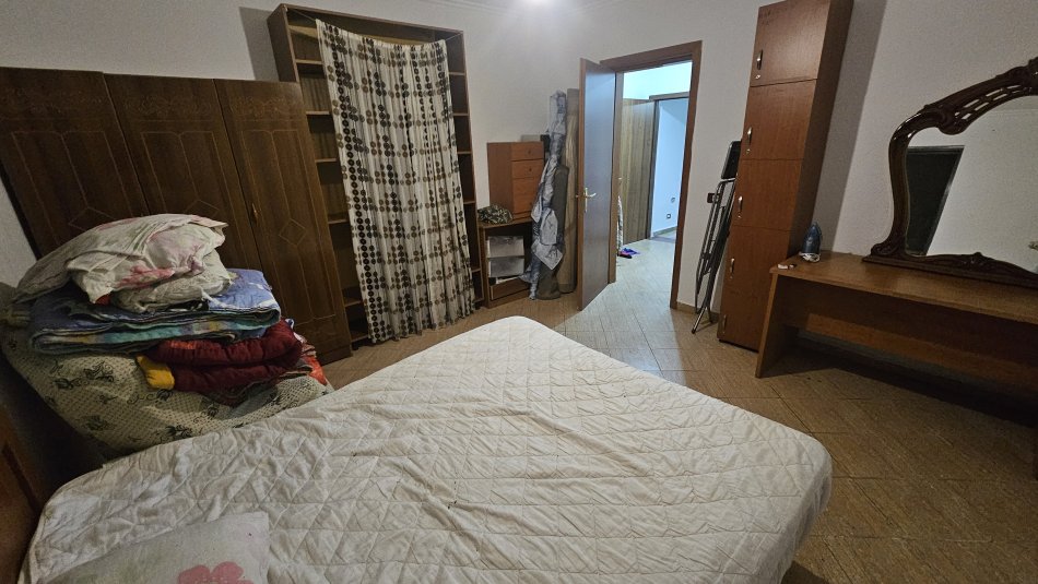 Tirane, jepet me qera shtepi 1+1+Ballkon Kati 1, 60 m² 180 € (Shpetim Zajmi)