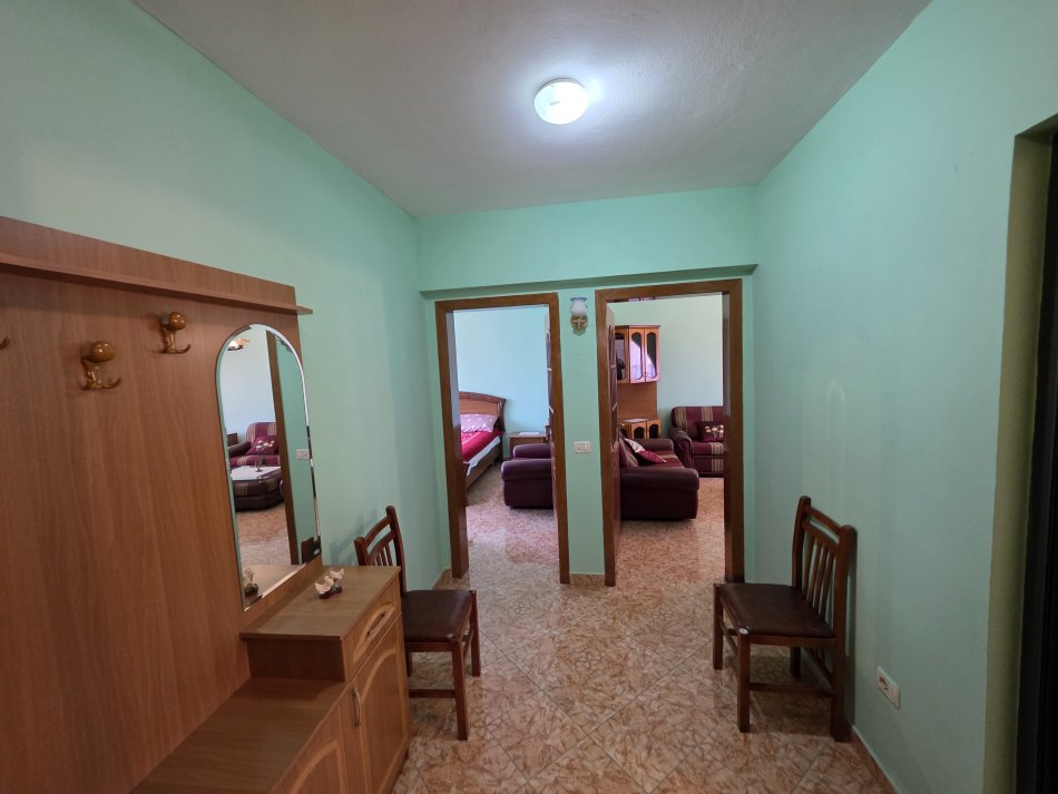 Tirane, shitet apartament 1+1+Ballkon Kati 5, 62 m² 87.000 € (Rruga Aleksander Moisiu)