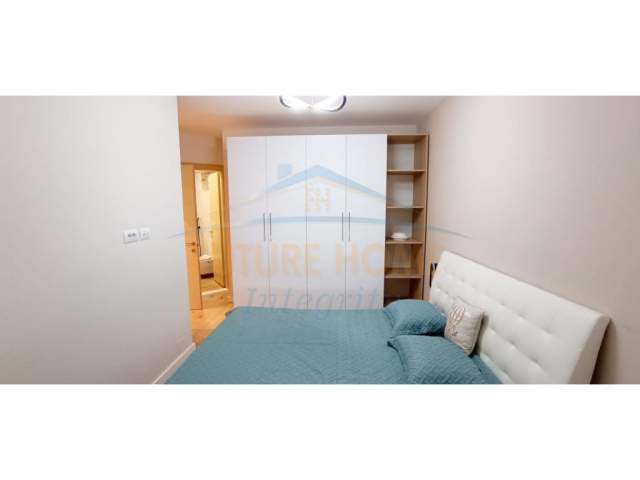 Tirane, jepet me qera apartament 2+1+BLK Kati 12, 113 m² 600 Euro (Rruga e Kavajes)