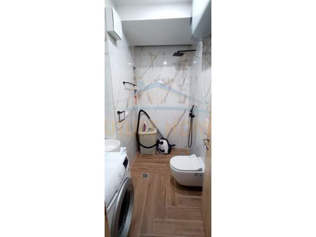 Tirane, jepet me qera apartament 2+1+BLK Kati 12, 113 m² 600 Euro (Rruga e Kavajes)