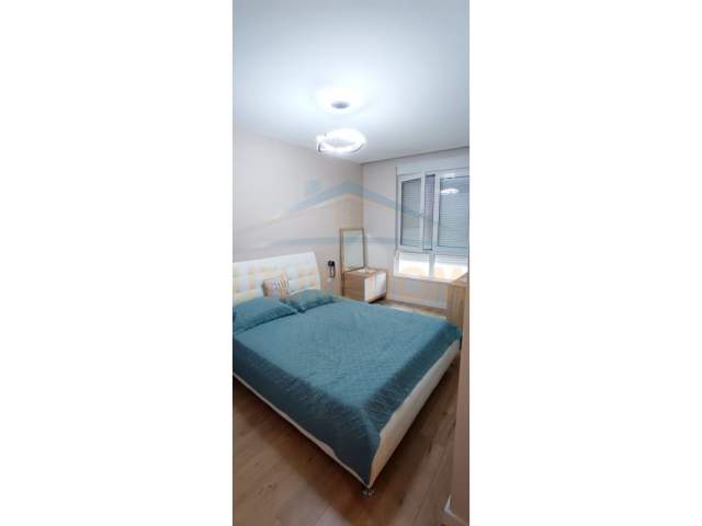 Tirane, jepet me qera apartament 2+1+BLK Kati 12, 113 m² 600 Euro (Rruga e Kavajes)