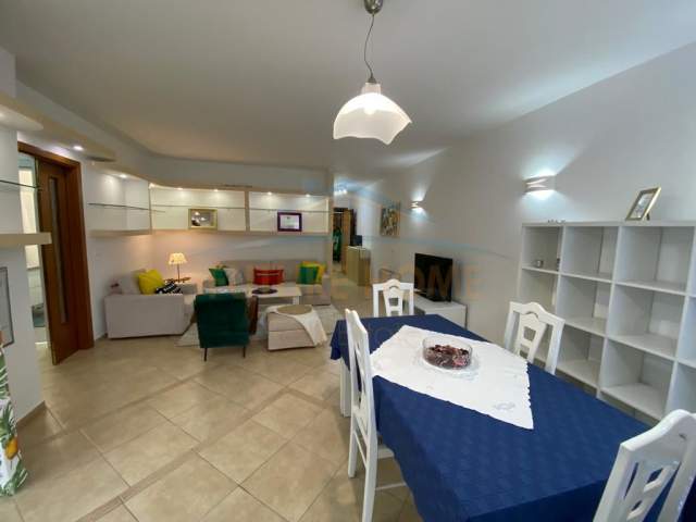 Tirane, jepet me qera apartament 2+1+BLK Kati 6, 97 m² 900 Euro (Bulevardi Dëshmorët E Kombit,)