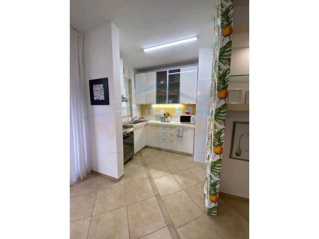 Tirane, jepet me qera apartament 2+1+BLK Kati 6, 97 m² 900 Euro (Bulevardi Dëshmorët E Kombit,)