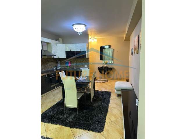 Tirane, jepet me qera apartament 2+1+BLK Kati 4, 99 m² 700 Euro (Kopshti Botanik)