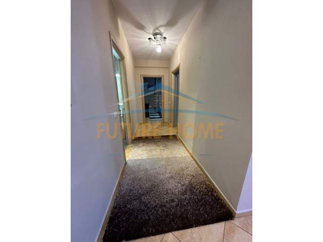 Tirane, jepet me qera apartament 2+1+BLK Kati 4, 99 m² 700 Euro (Kopshti Botanik)