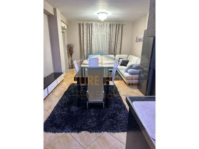 Tirane, jepet me qera apartament 2+1+BLK Kati 4, 99 m² 700 Euro (Kopshti Botanik)