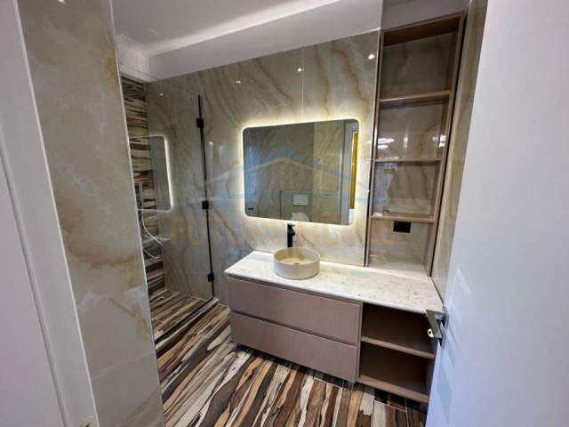 Tirane, jepet me qera apartament 2+1+BLK Kati 1, 134 m² 800 Euro (Lakeland Residence)