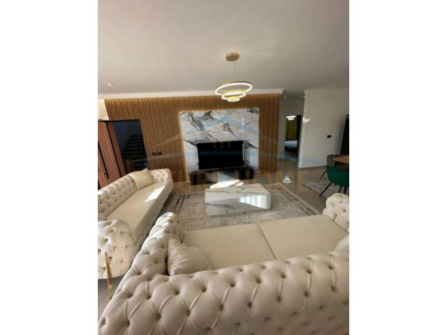 Tirane, jepet me qera apartament 2+1+BLK Kati 1, 134 m² 800 Euro (Lakeland Residence)