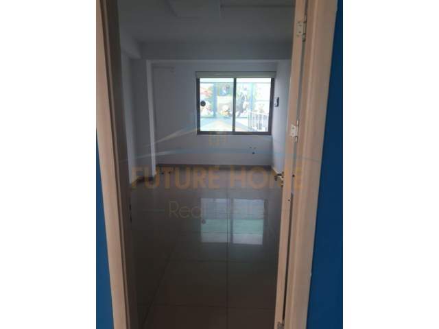 Tirane, jepet me qera apartament Kati 2, 86 m² 600 Euro (Fusha E Aviacionit)