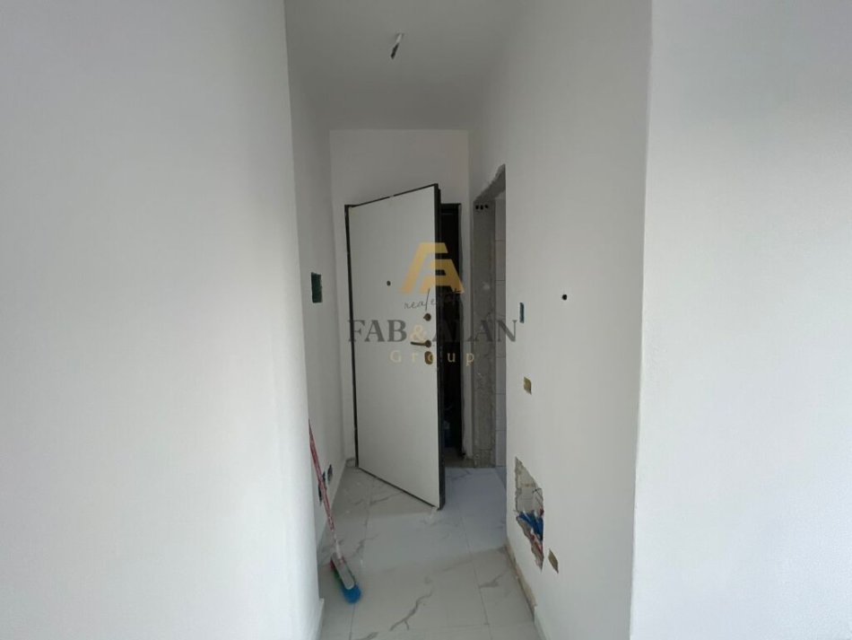 Vlore - Lungomare - Uji i Ftohte, shitet garsonier , Kati 1, 33 m² 53,000 € (Lungomare)
