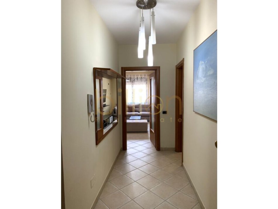 Tirane, jepet me qera apartament 2+1 Kati 10, 103 m² 900 € (9 Katëshet, Tiranë)
