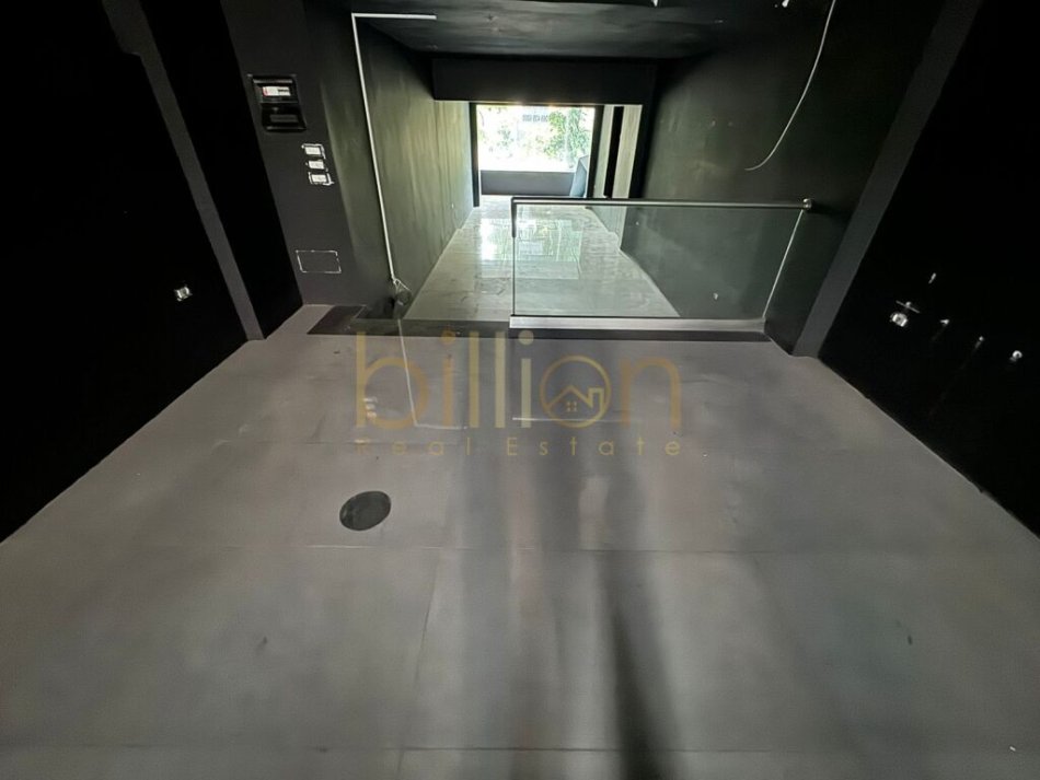 Tirane, jepet me qera ambjent biznesi Kati 0, 260 m² 7.000 € (Rruga Sami Frasheri)