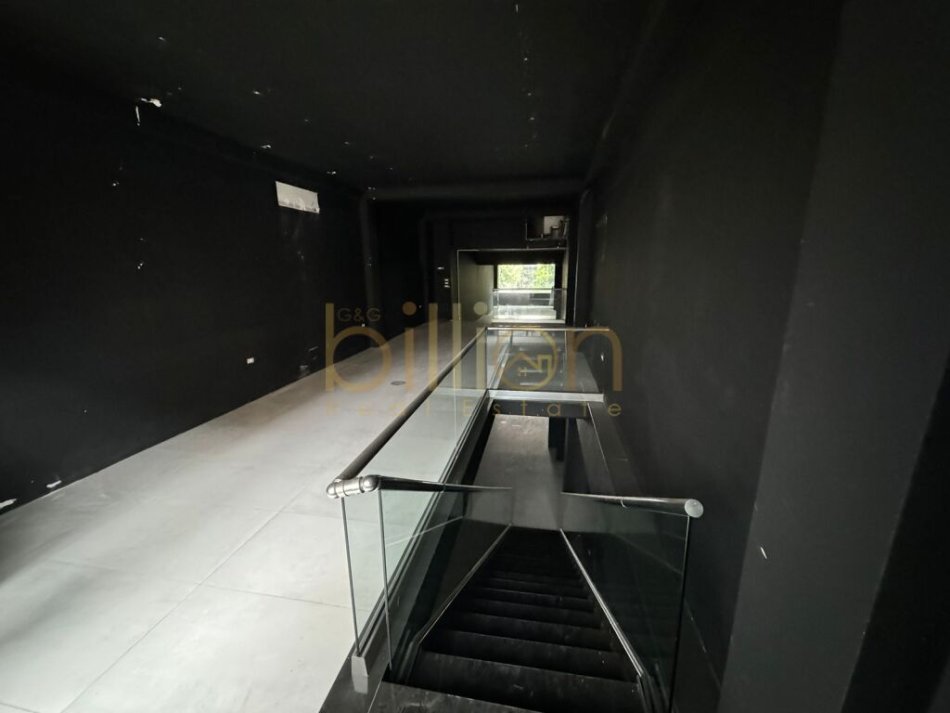 Tirane, jepet me qera ambjent biznesi Kati 0, 260 m² 7.000 € (Rruga Sami Frasheri)