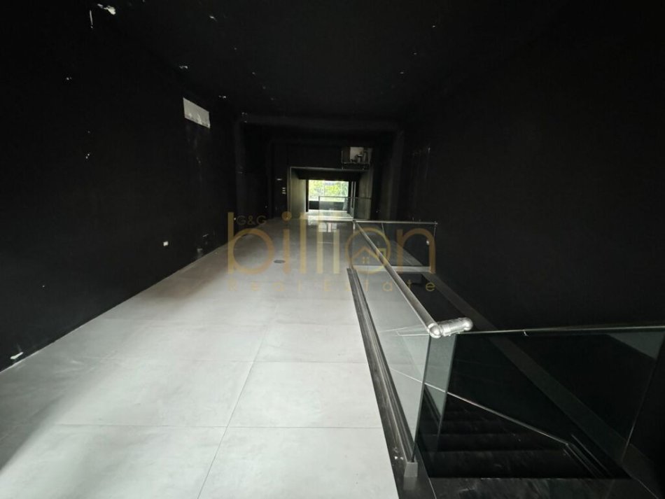 Tirane, jepet me qera ambjent biznesi Kati 0, 260 m² 7.000 € (Rruga Sami Frasheri)