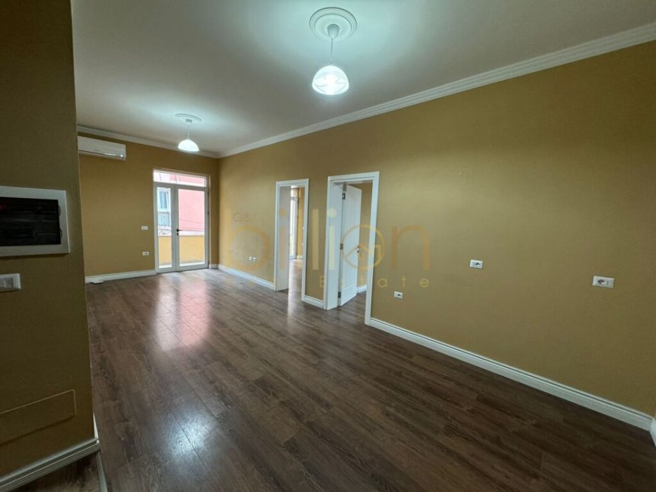 Tirane, jepet me qera apartament 2+1 Kati 2, 90 m² 850 € (Ish Bllok)