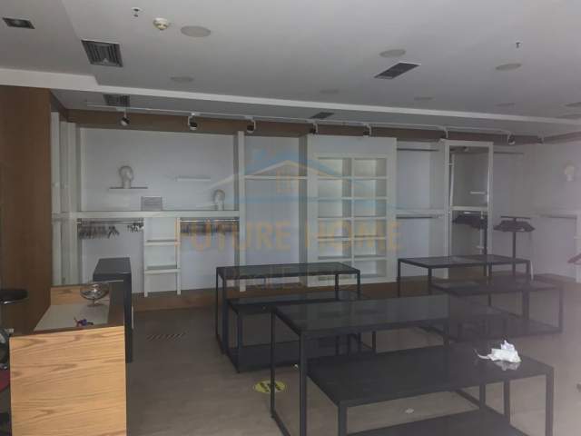 Durres, jepet me qera ambjent biznesi Kati 2, 156 m² 1.000 Euro (Flag Ship Center)