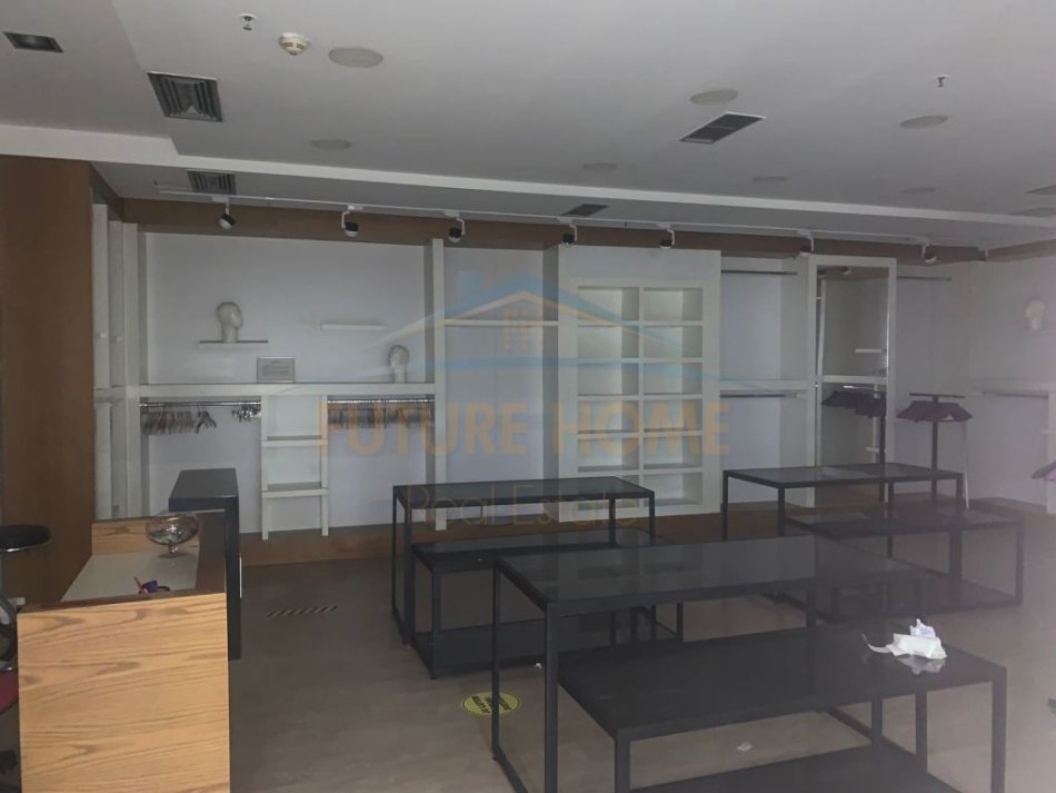 Durres, jepet me qera ambjent biznesi , 156 m² 1.000 € (Flag Ship Center, Durres)