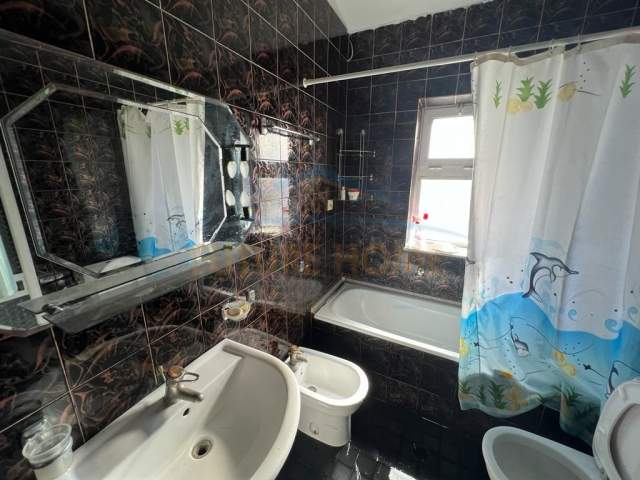 Korce, shitet apartament 2+1 Kati 5, 34.000 m² 34.000 Euro (Blloku I Ri I Sportit, Korçë)