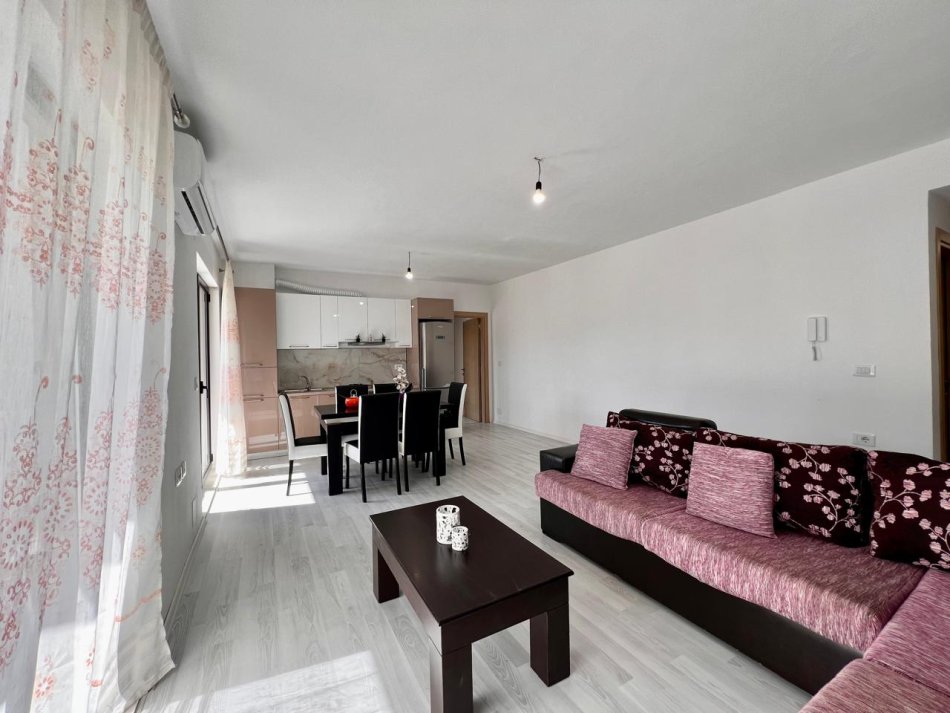 Tirane, jepet me qera apartament 1+1 Kati 2, 110 m² 450 € (5 maji)