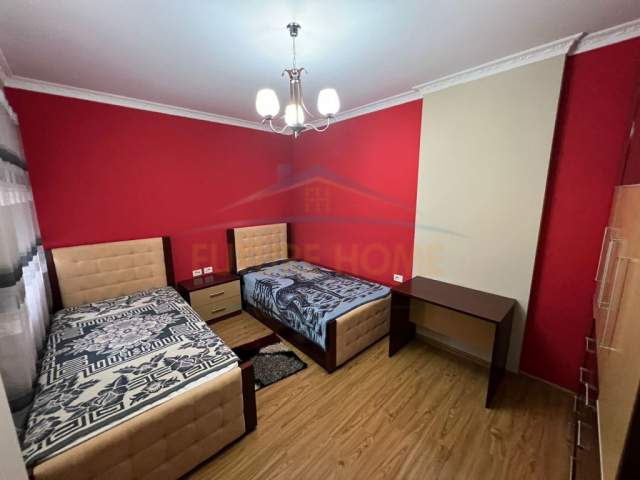 Korce, jepet me qera apartament 2+1+BLK Kati 7, 124 m² 350 Euro (Terminali I Autobuzave, Korçë)