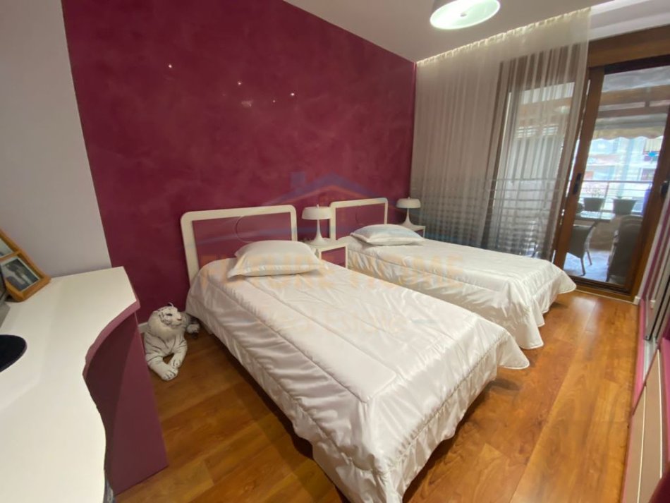 Tirane, shitet 2+1 Kati 4, 115 m² 190.000 € (Rruga Bilal Golemi)