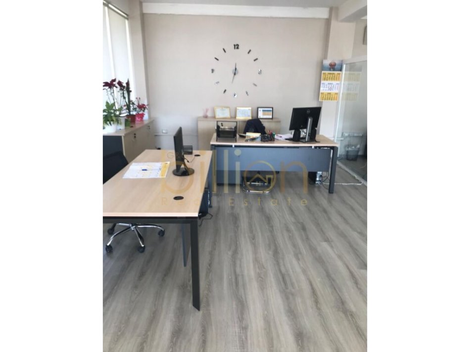 Tirane, jepet me qera ambjent biznesi , 440 m² 1.100 € (Autostrada Tirane -Durres, Tirana, Albania)