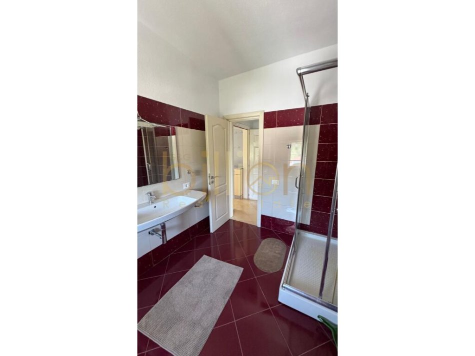 Tirane, jepet me qera apartament 2+1 Kati 3, 110 m² 800 € (Liqeni, Tirana, Albania)
