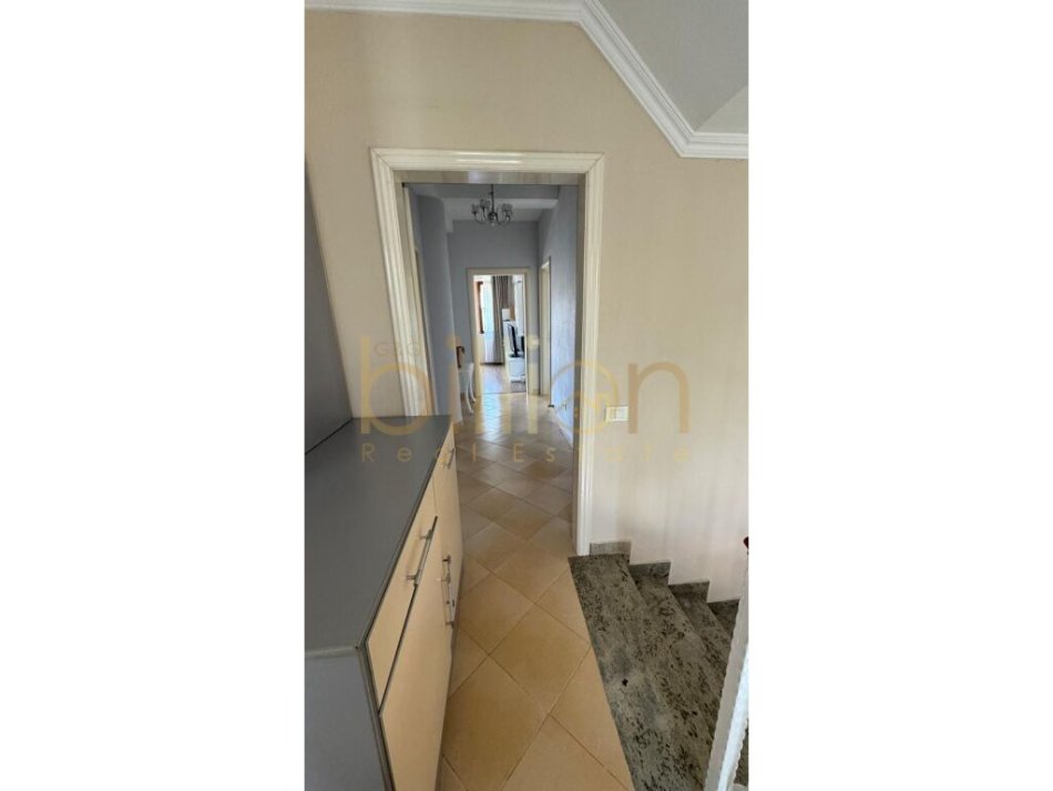 Tirane, jepet me qera apartament 2+1 Kati 3, 110 m² 800 € (Liqeni, Tirana, Albania)