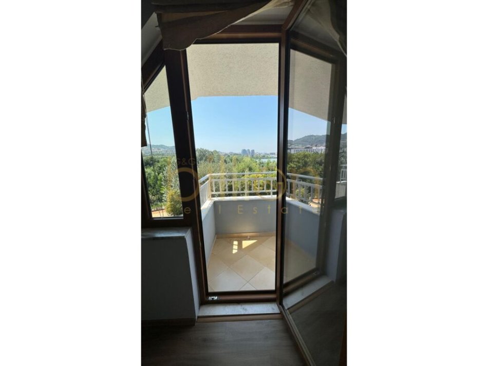Tirane, jepet me qera apartament 2+1 Kati 3, 110 m² 800 € (Liqeni, Tirana, Albania)