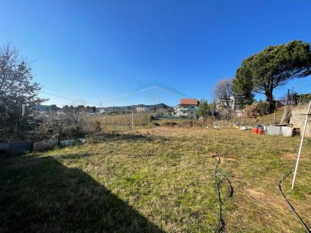 Tirane, shitet shtepi 1 Katshe Kati 1, 1.000 m² 150.000 Euro (Tufine)