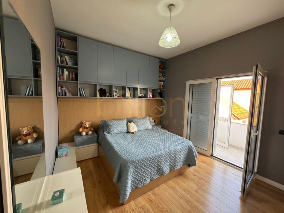 Tirane, shitet apartament 3 Katshe , 364 m² 300.000 € (Laprake, Tirana, Albania)