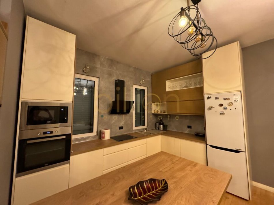 Tirane, shitet apartament 3 Katshe , 364 m² 300.000 € (Laprake, Tirana, Albania)
